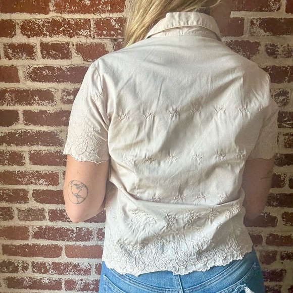 Y2K Classic Elements pale pink embroidered floral short sleeve button down - Picture 4 of 9